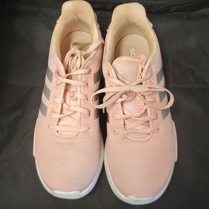 Adidas cloudfoam size 6 peachy colored shoes